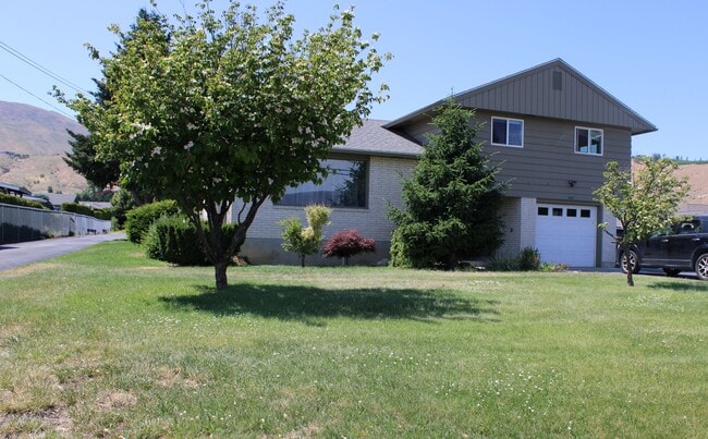 1312 N Western Ave, Unit Apt. A in Wenatchee, WA - Building Photo - Building Photo