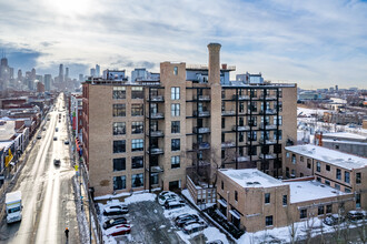 1872 N Clybourn Ave in Chicago, IL - Building Photo - Building Photo