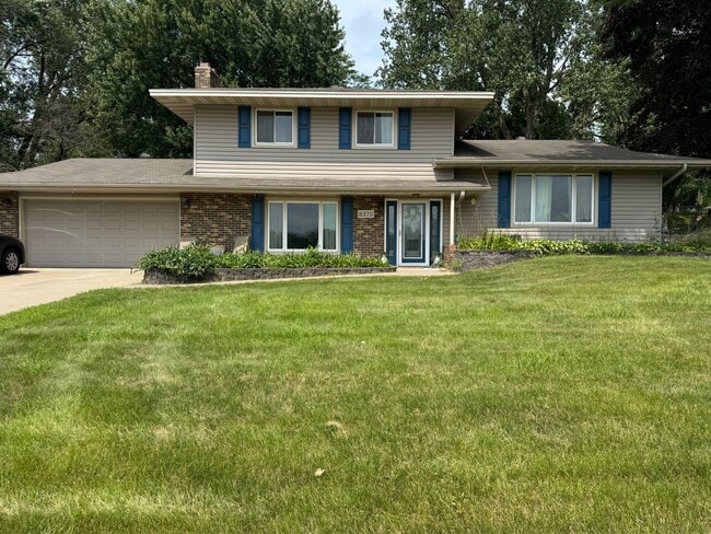 8370 Hillside Trail S in Cottage Grove, MN - Building Photo - Building Photo