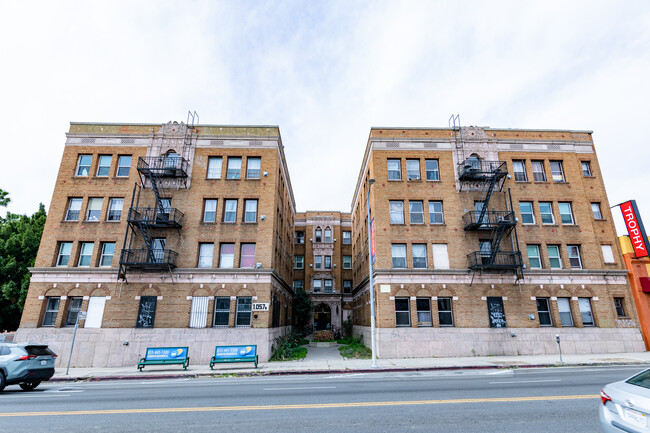 Western Towers in Los Angeles, CA - Building Photo - Building Photo