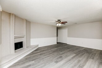 2321 Oakside Dr in Arlington, TX - Building Photo - Building Photo