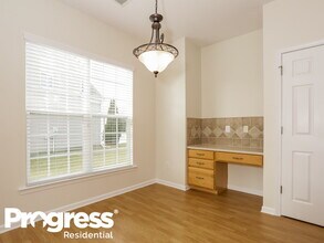 10911 Claude Freeman Dr in Charlotte, NC - Foto de edificio - Building Photo