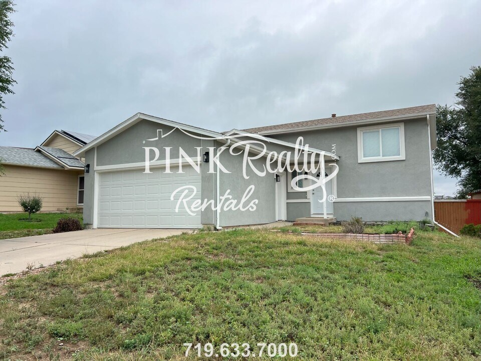 600 Harvest Field Way in Fountain, CO - Building Photo