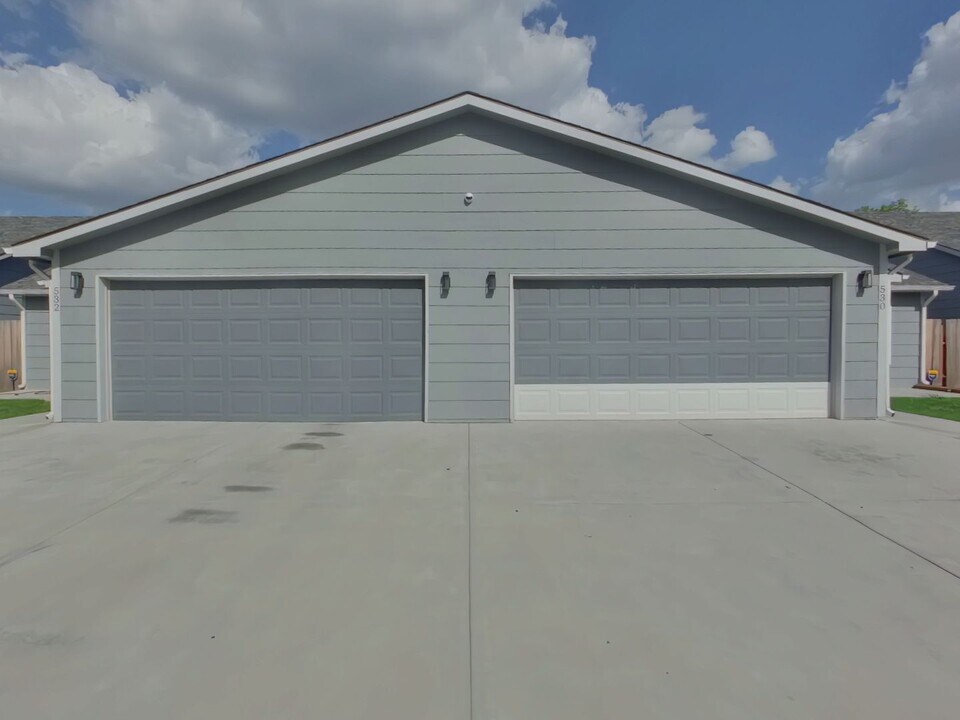 520 Mathewson St in Wichita, KS - Building Photo