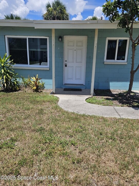 6417 Ridgewood Ave in Cocoa Beach, FL - Building Photo