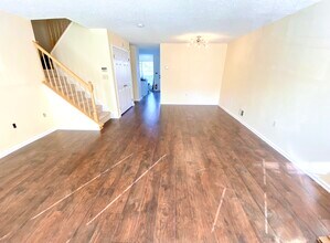 67 Balboa Ln in Franklin Township, NJ - Foto de edificio - Building Photo