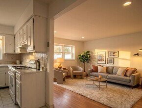 1018 Koelle Blvd in Secaucus, NJ - Building Photo - Building Photo