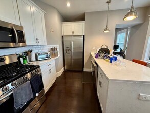 14 Olcott St, Unit 1 in Watertown, MA - Foto de edificio - Building Photo