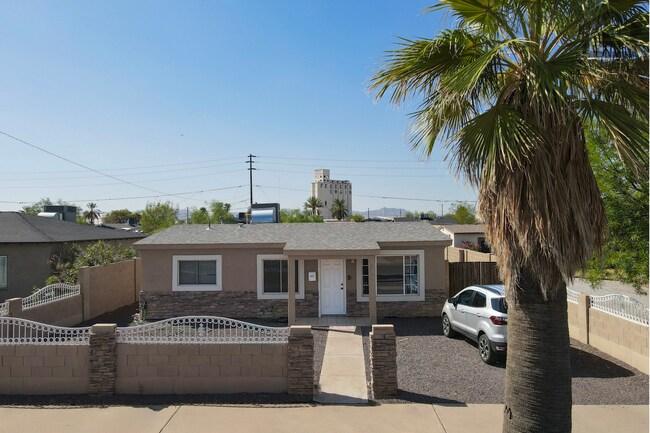 property at 2421 W Washington St