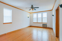 Buckingham Apartments in Chicago, IL - Building Photo - Interior Photo