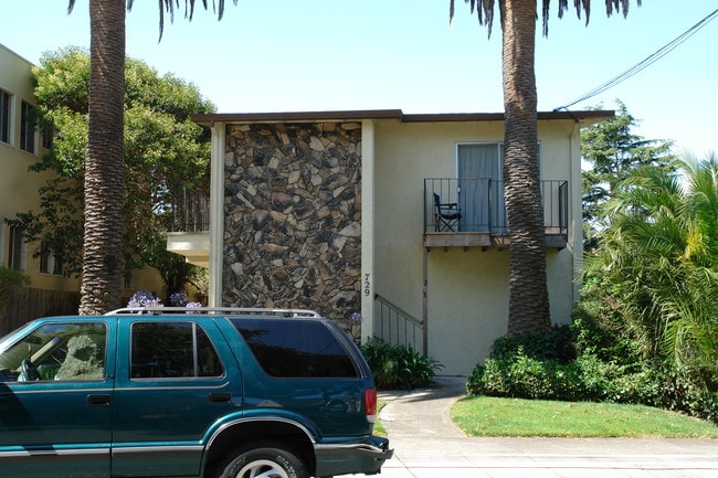 729 Highland Ave in San Mateo, CA - Building Photo - Building Photo