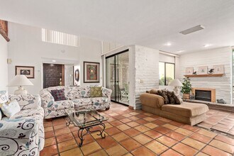 7401 N Scottsdale Rd in Paradise Valley, AZ - Building Photo - Building Photo