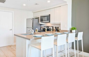 2889 McFarlane Rd in Miami, FL - Building Photo - Building Photo