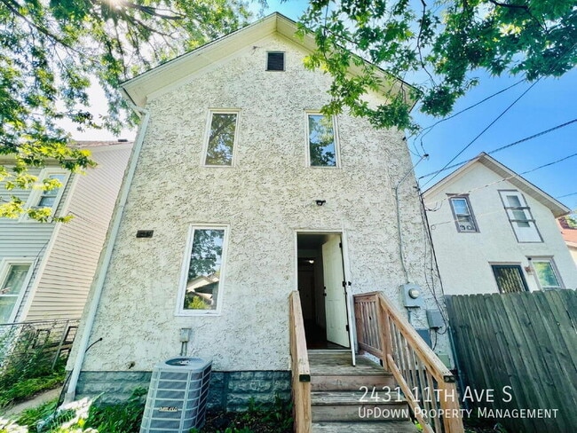 2431 11th Ave S in Minneapolis, MN - Building Photo - Building Photo