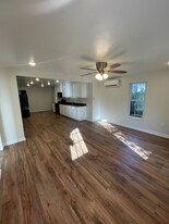 604 S Montgomery St in Gilmer, TX - Building Photo