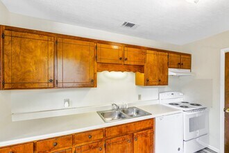 3499 McGavock Pike in Nashville, TN - Foto de edificio - Building Photo