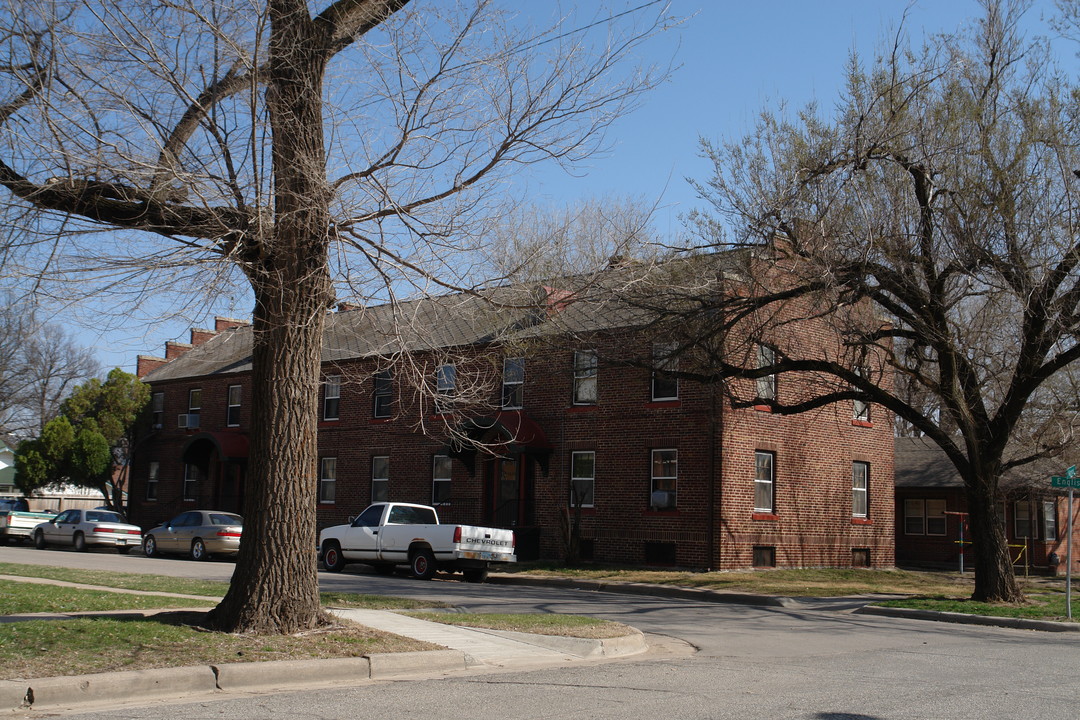 1801 E English St in Wichita, KS - Building Photo