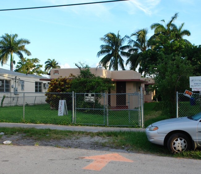 1345 NE 110th St in Miami, FL - Building Photo - Building Photo