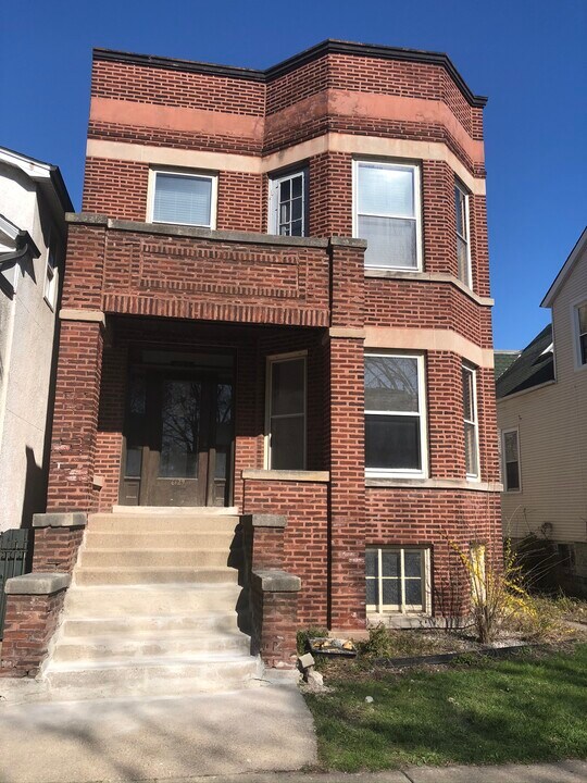 6129 N Hermitage Ave in Chicago, IL - Building Photo