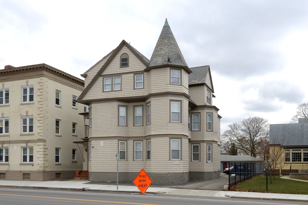 Elmwood Avenue Apartments in Providence, RI - Building Photo