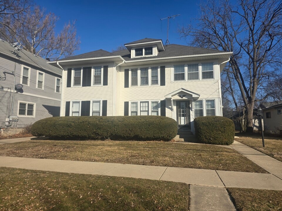 515 Houston St, Unit Upper in Batavia, IL - Building Photo