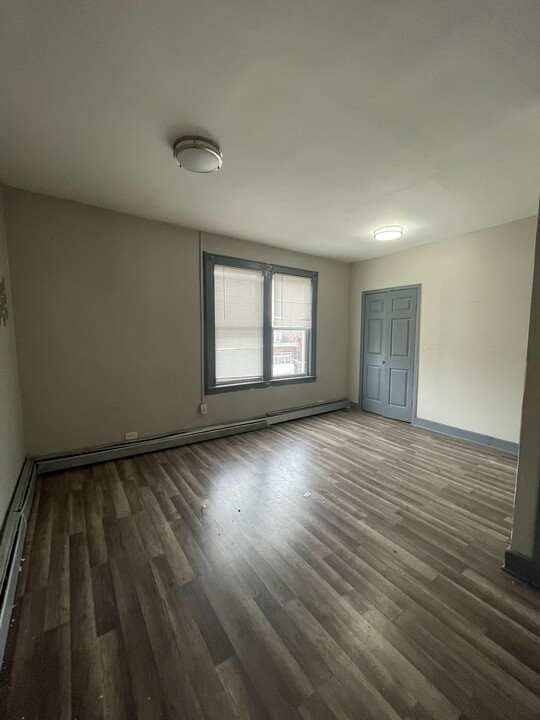 169 Wegman Pky, Unit 3 in Jersey City, NJ - Building Photo