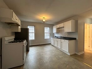 4 Carlstad St, Unit 2 in Worcester, MA - Foto de edificio - Building Photo