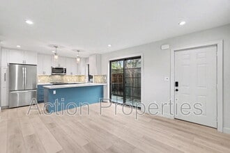 490 Calderon Ave in Mountain View, CA - Building Photo - Building Photo