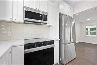 2421 NW 152nd St in Opa Locka, FL - Building Photo - Building Photo