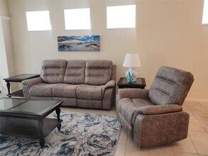 6642 Tailfeather Way in Bradenton, FL - Building Photo - Building Photo