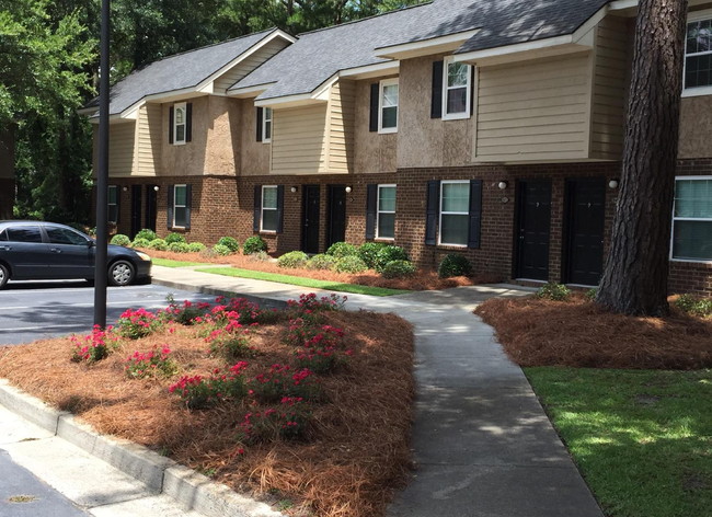 Mission Ridge Apartments in Hinesville, GA - Foto de edificio - Building Photo