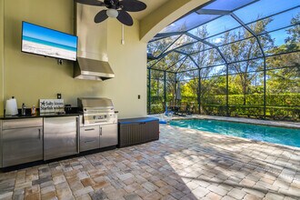 9325 Vercelli Ct in Naples, FL - Building Photo - Building Photo