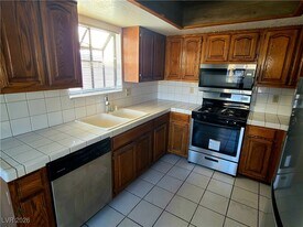 5105 Eldora Ave in Las Vegas, NV - Building Photo