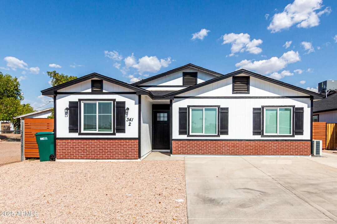 1932 E Carver Dr in Phoenix, AZ - Foto de edificio