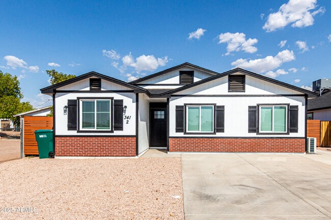 1932 E Carver Dr