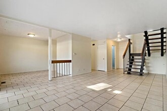 5625 Ct Leona in Hanover Park, IL - Building Photo - Building Photo