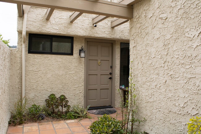 4223 Freedom Dr in Calabasas, CA - Foto de edificio - Building Photo
