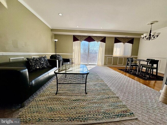 property at 1637 Oakwood Dr