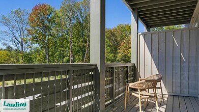 1000 Forestview Dr in Oakwood, GA - Foto de edificio - Building Photo