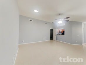 9808 Red Clover Ave in Orlando, FL - Foto de edificio - Building Photo