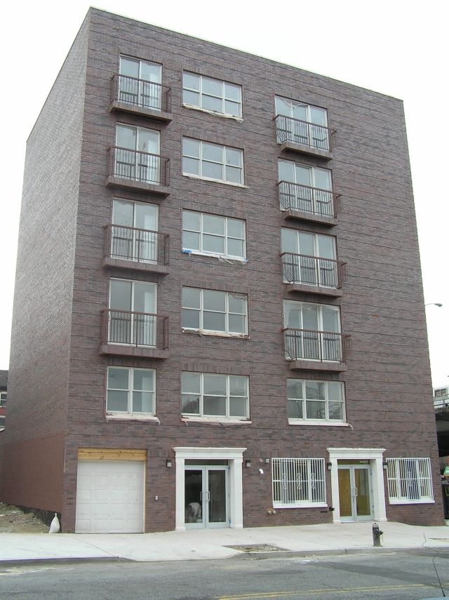 62 Clermont Ave in Brooklyn, NY - Foto de edificio - Building Photo