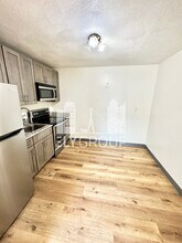 8 Medford St, Unit 2R in Somerville, MA - Building Photo - Building Photo