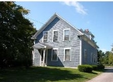 2014 E Main Rd in Portsmouth, RI - Foto de edificio