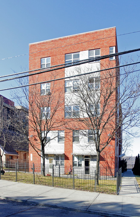 Locust Hill Residence in Yonkers, NY - Building Photo