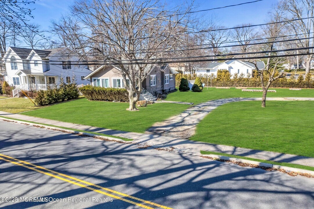 455 Roosevelt Ave in Ocean Township, NJ - Building Photo