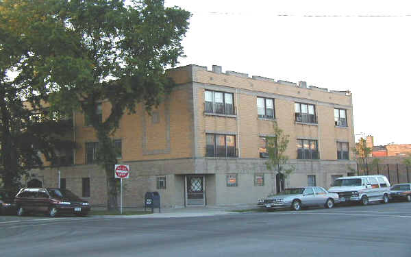 2455 N Laramie Ave in Chicago, IL - Building Photo