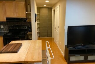 10549 E 28th Ave, Unit Furnished Garden level in Denver, CO - Foto de edificio - Building Photo