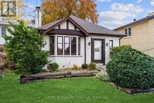 15 Benson Ave in Mississauga, ON - Building Photo
