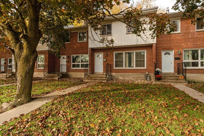 West Park I Townhouses in Kingston, ON - Building Photo - Building Photo