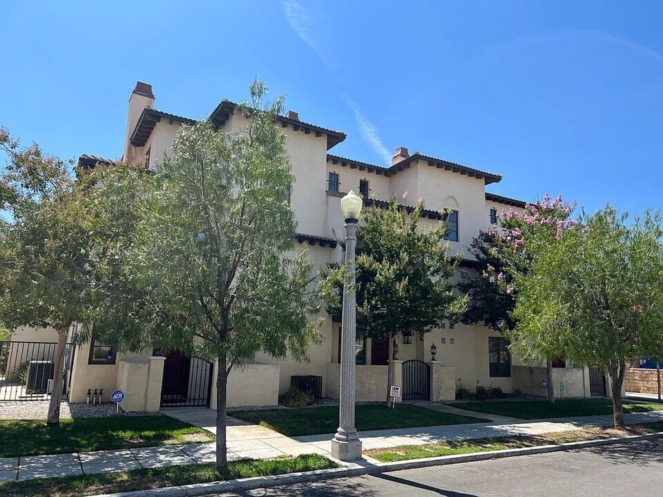 247 S Arroyo Dr in San Gabriel, CA - Building Photo